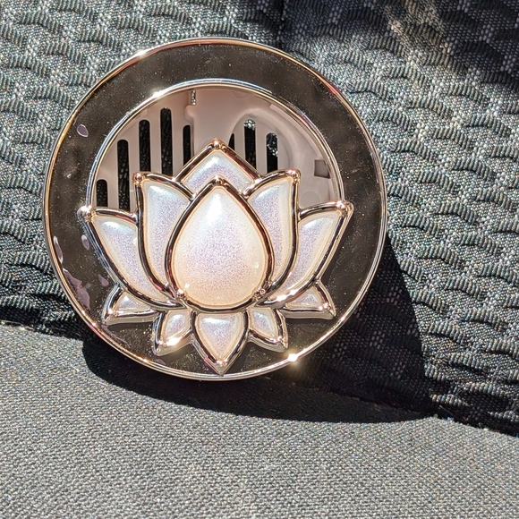 Bath & Body Works Lotus Flower Vent/Visor Clip (NWOT) - Picture 1 of 2